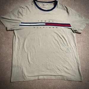 Tommy Hilfiger Essential Flag Logo T-Shirt